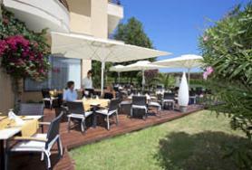 Mallorca a hotel Orient Beach Club - terasa