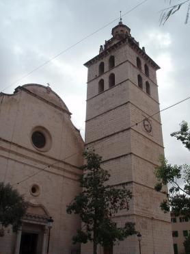 Mallorské město Inca s kostelem Santa Maria la Major