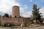 Mallorský Llucmajor a pozůstatky starého mlýna