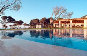 Bazén u hotelu Can Simoneta v Cala Canyamelu na Mallorce
