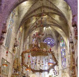 Katedrála Sa Seu v hlavním městě Palma de Mallorca - pohled dovnitř 