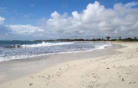 Písečná pláž Playa des Caragol